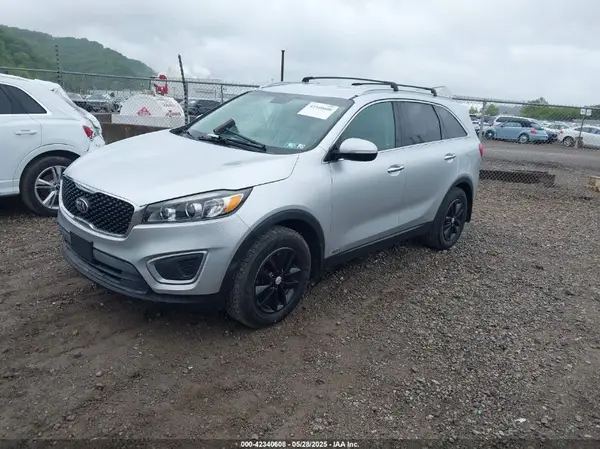 5XYPGDA38HG231535 2017 KIA SORENTO - Image 2