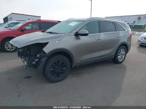 5XYPGDA38HG255947 2017 KIA SORENTO - Image 2