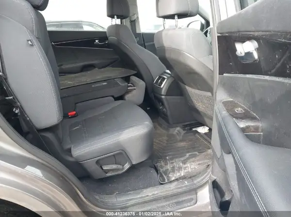 5XYPGDA38HG255947 2017 KIA SORENTO - Image 8