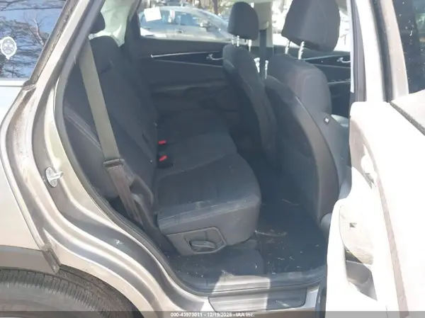 5XYPGDA38HG262431 2017 KIA SORENTO - Image 8