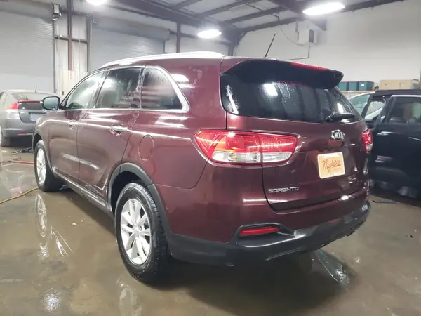 5XYPGDA38HG262879 2017 KIA SORENTO - Image 2