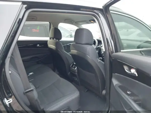 5XYPGDA38HG267323 2017 KIA SORENTO - Image 8