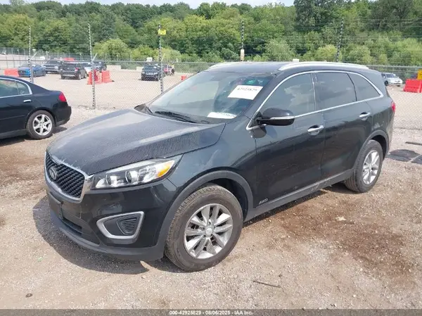 5XYPGDA38HG271503 2017 KIA SORENTO - Image 2