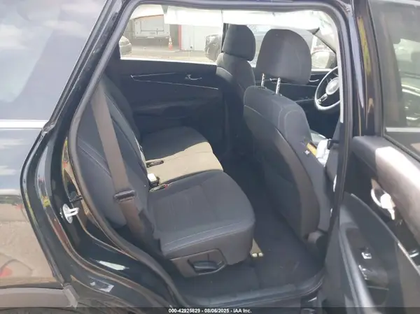 5XYPGDA38HG271503 2017 KIA SORENTO - Image 8