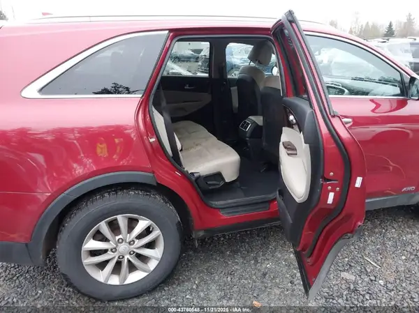 5XYPGDA38HG274711 2017 KIA SORENTO - Image 8