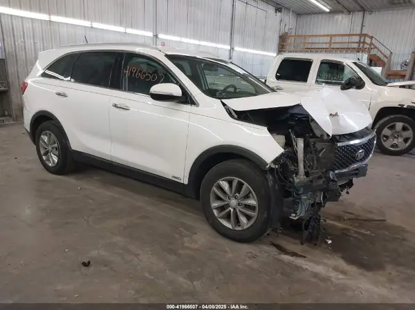 5XYPGDA38HG281058 2017 KIA SORENTO - Image 1