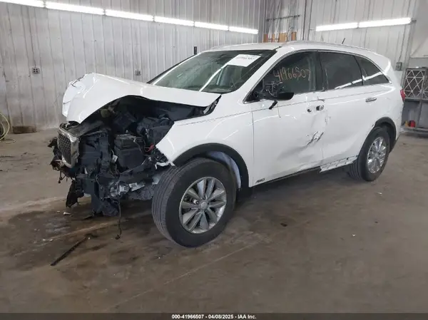 5XYPGDA38HG281058 2017 KIA SORENTO - Image 2