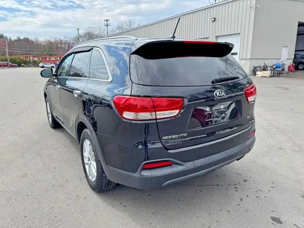 5XYPGDA38HG283358 2017 KIA SORENTO - Image 2
