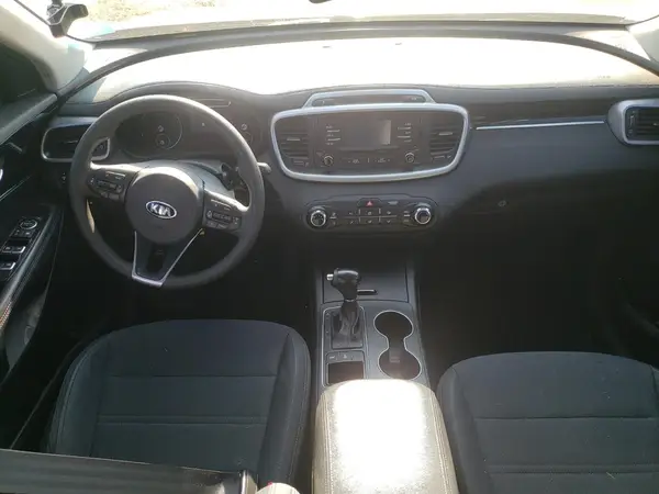5XYPGDA38HG285319 2017 KIA SORENTO - Image 8