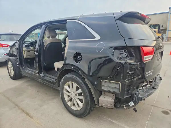 5XYPGDA38HG290424 2017 KIA SORENTO - Image 2