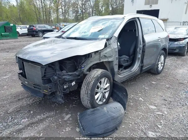 5XYPGDA38HG298359 2017 KIA SORENTO - Image 2
