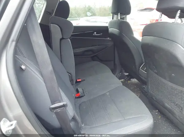 5XYPGDA38HG298359 2017 KIA SORENTO - Image 8