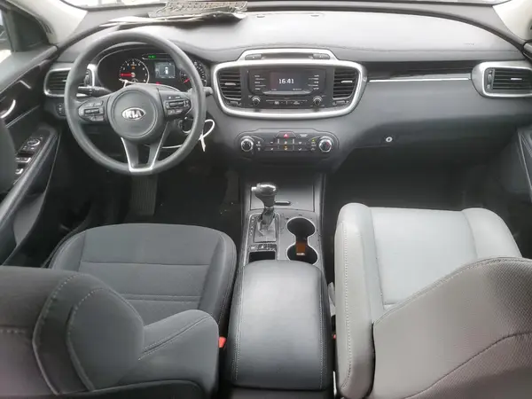 5XYPGDA38HG329870 2017 KIA SORENTO - Image 8
