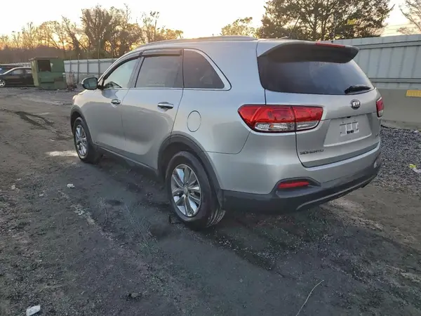 5XYPGDA38HG330498 2017 KIA SORENTO - Image 2