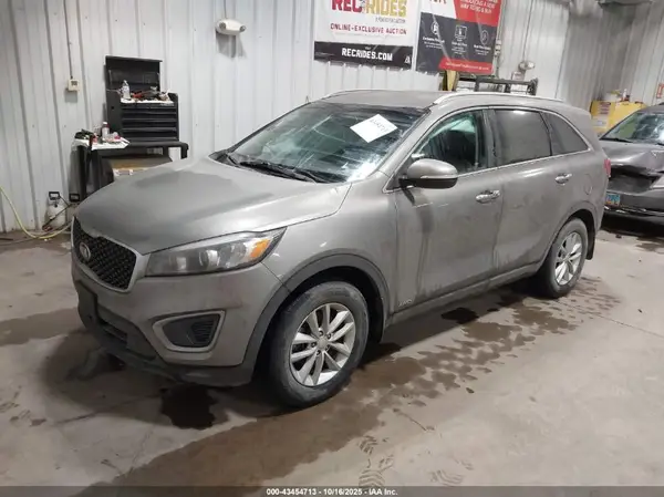 5XYPGDA38HG331456 2017 KIA SORENTO - Image 2