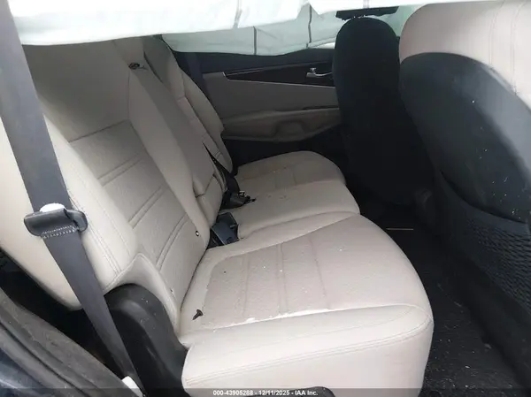 5XYPGDA38HG334759 2017 KIA SORENTO - Image 8