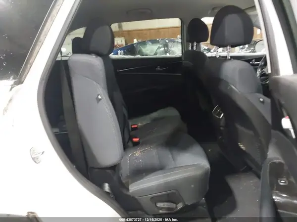 5XYPGDA38JG347355 2018 KIA SORENTO - Image 8