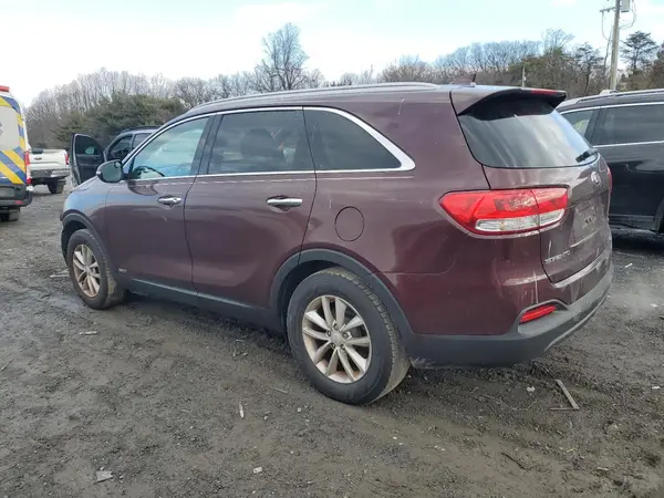 5XYPGDA38JG401429 2018 KIA SORENTO - Image 2