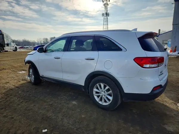 5XYPGDA38JG404069 2018 KIA SORENTO - Image 2