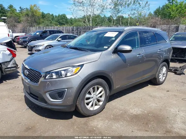 5XYPGDA38JG405187 2018 KIA SORENTO - Image 2