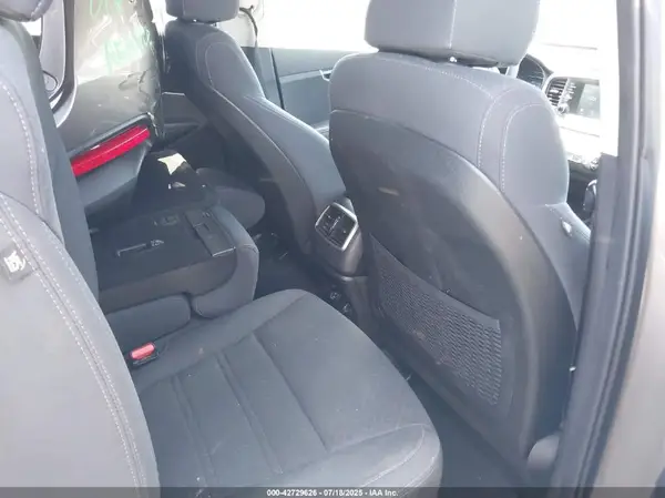 5XYPGDA38JG405187 2018 KIA SORENTO - Image 8