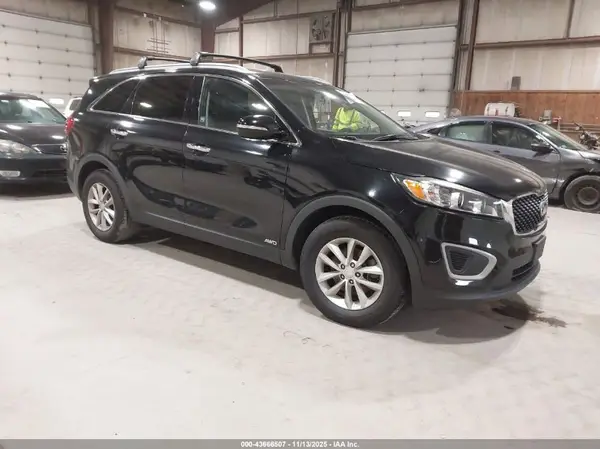 5XYPGDA38JG405450 2018 KIA SORENTO - Image 1