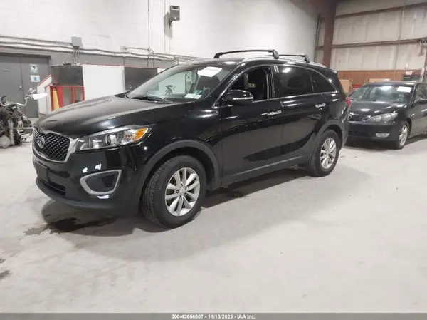 5XYPGDA38JG405450 2018 KIA SORENTO - Image 2