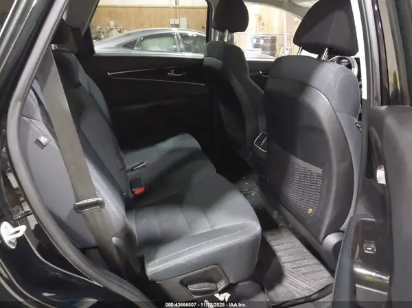 5XYPGDA38JG405450 2018 KIA SORENTO - Image 8
