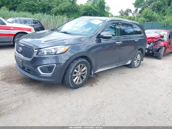 5XYPGDA38JG407134 2018 KIA SORENTO - Image 2
