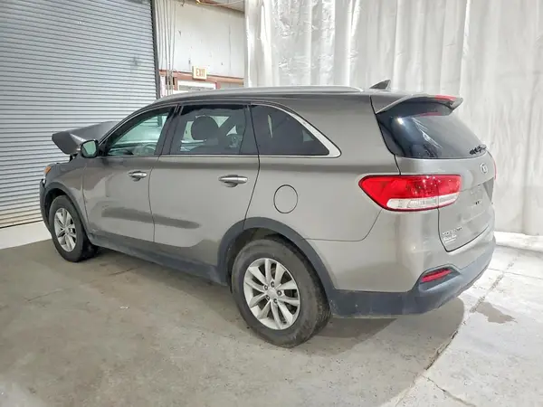5XYPGDA38JG410891 2018 KIA SORENTO - Image 2