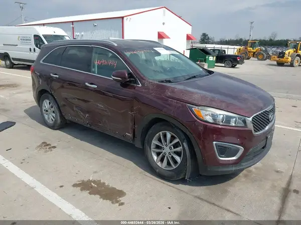 5XYPGDA38JG412561 2018 KIA SORENTO - Image 1