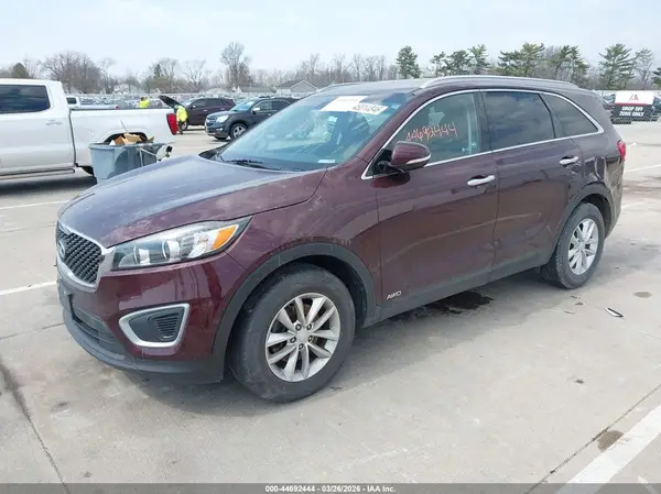 5XYPGDA38JG412561 2018 KIA SORENTO - Image 2