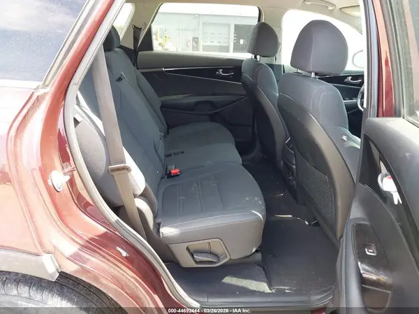 5XYPGDA38JG412561 2018 KIA SORENTO - Image 8