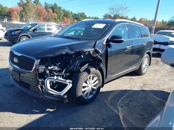 5XYPGDA38JG426203 2018 KIA SORENTO - Image 2