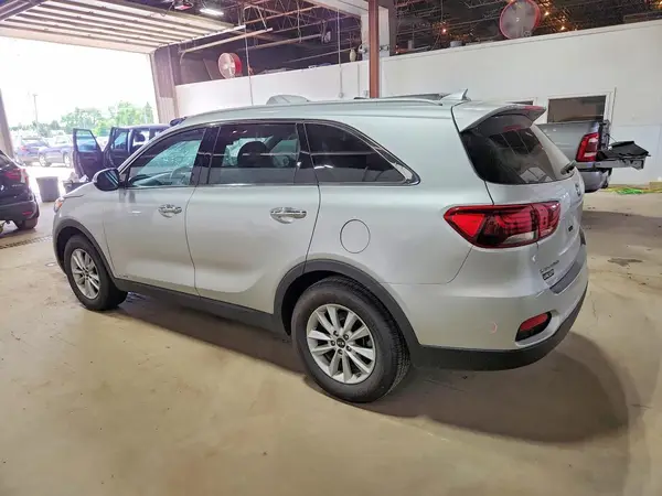 5XYPGDA38KG433024 2019 KIA SORENTO - Image 2