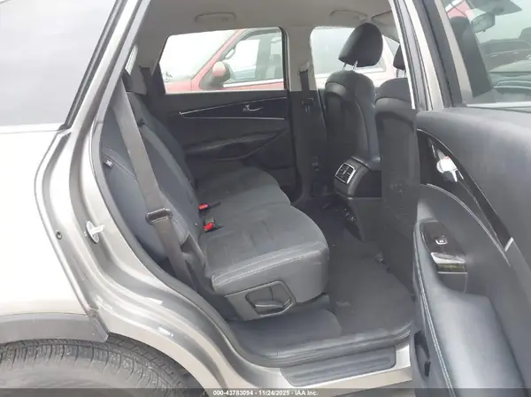 5XYPGDA38KG473636 2019 KIA SORENTO - Image 8