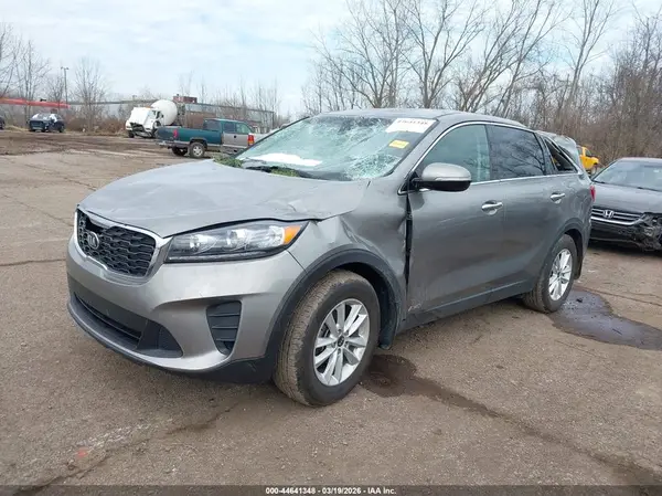 5XYPGDA38KG525346 2019 KIA SORENTO - Image 2