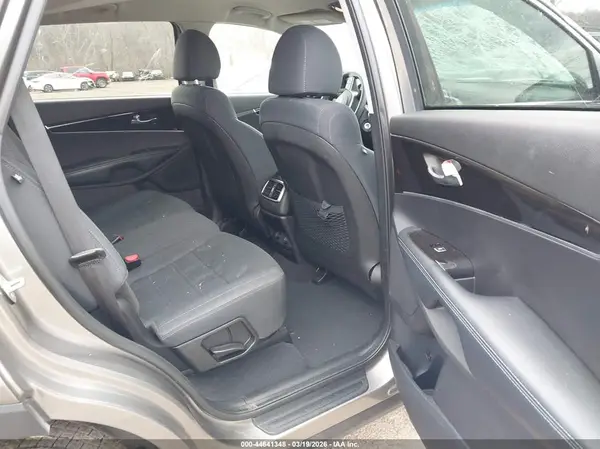 5XYPGDA38KG525346 2019 KIA SORENTO - Image 8