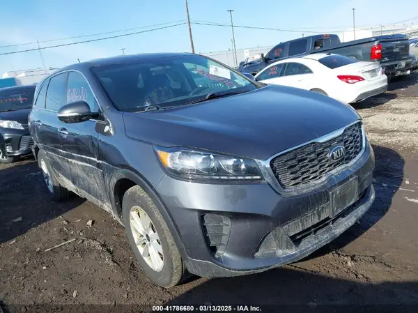 5XYPGDA38KG526352 2019 KIA SORENTO - Image 1