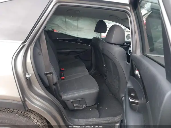 5XYPGDA38KG538100 2019 KIA SORENTO - Image 8