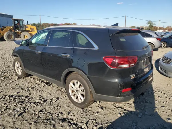 5XYPGDA38KG538906 2019 KIA SORENTO - Image 2
