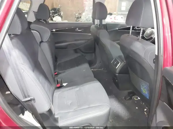 5XYPGDA38KG558380 2019 KIA SORENTO - Image 8