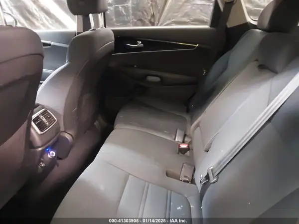 5XYPGDA38KG558444 2019 KIA SORENTO - Image 8