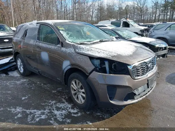 5XYPGDA38KG563398 2019 KIA SORENTO - Image 1