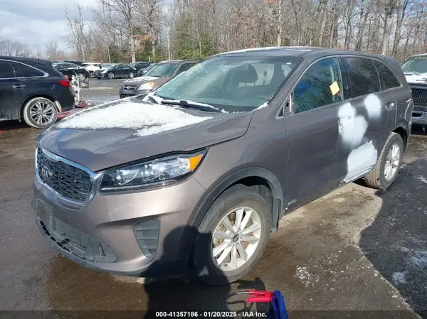 5XYPGDA38KG563398 2019 KIA SORENTO - Image 2