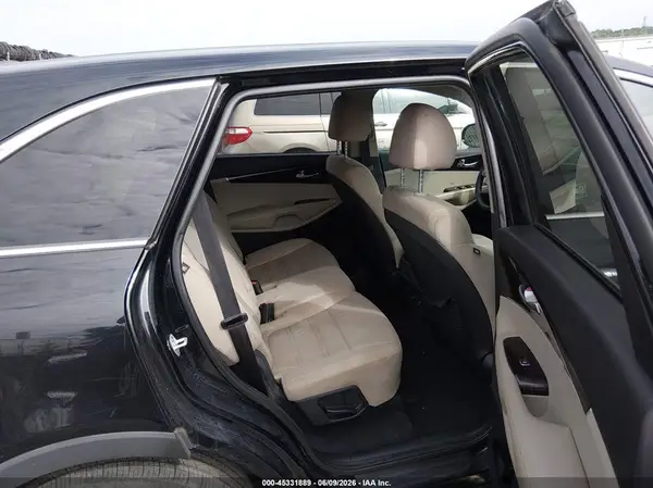 5XYPGDA38KG563529 2019 KIA SORENTO - Image 8