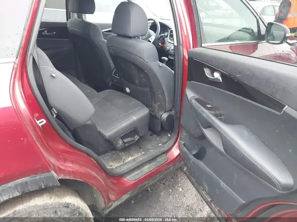 5XYPGDA38KG576104 2019 KIA SORENTO - Image 8