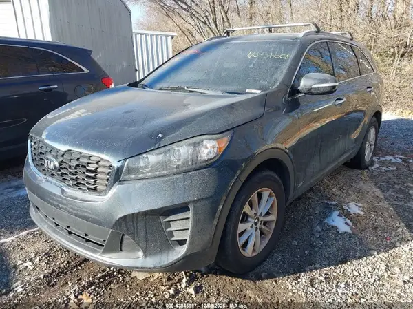 5XYPGDA38KG602460 2019 KIA SORENTO - Image 2