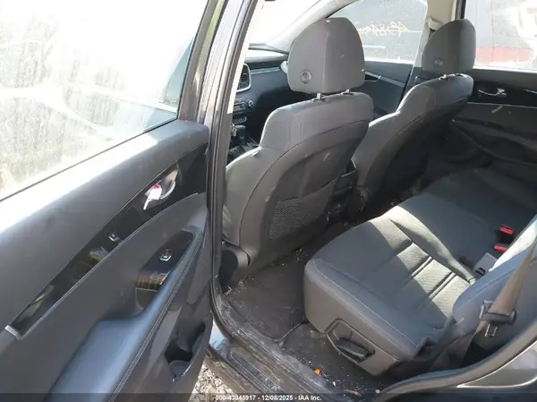 5XYPGDA38KG602460 2019 KIA SORENTO - Image 8