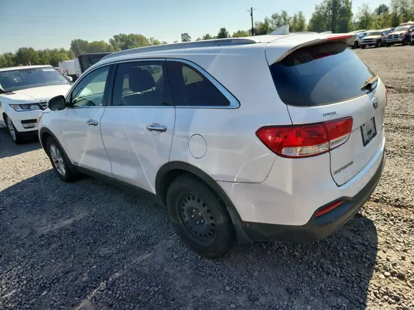5XYPGDA39GG034257 2016 KIA SORENTO - Image 2